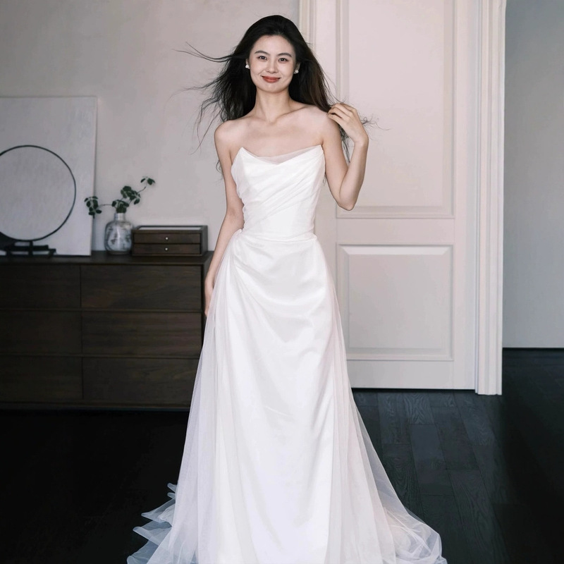 法式抹胸轻婚纱新娘森系出门纱缎面白色订婚敬酒服小拖尾迎宾礼服|undefined