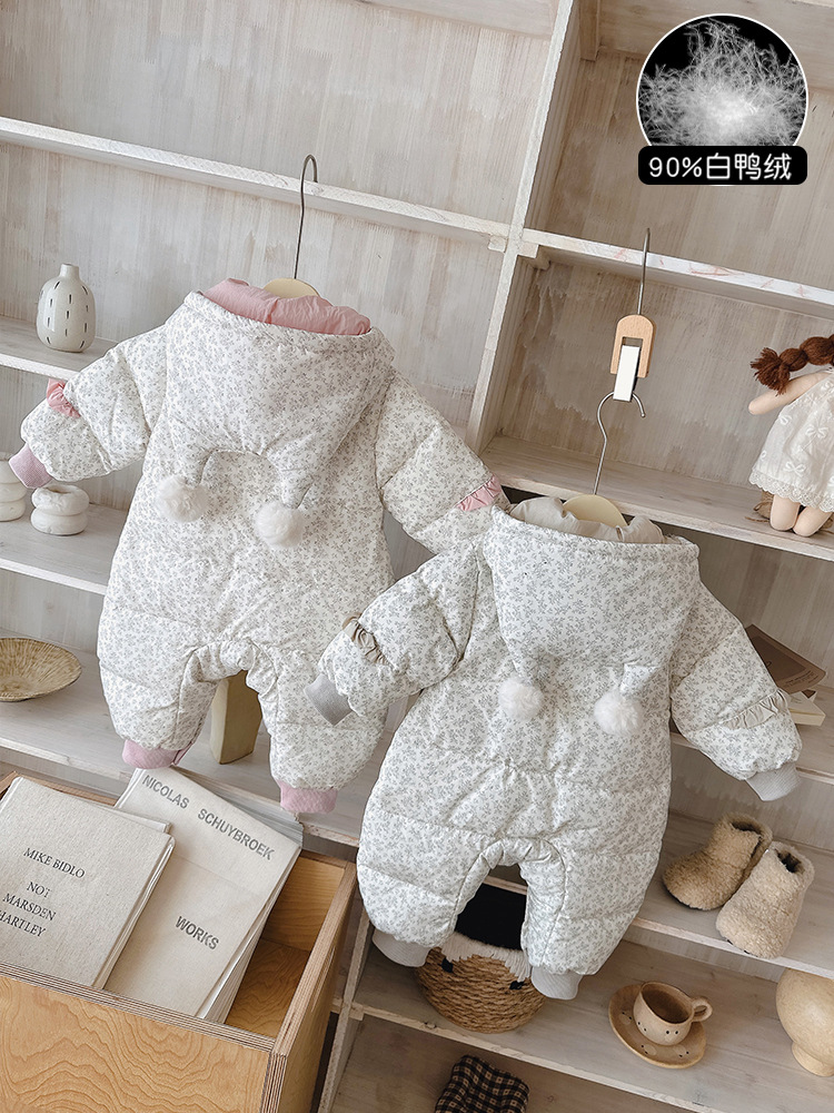 Nuevo invierno en el bebé plumón camiseta de mujer bebé ropa de baño blanca princesa ropa de escalada de flores trituradas