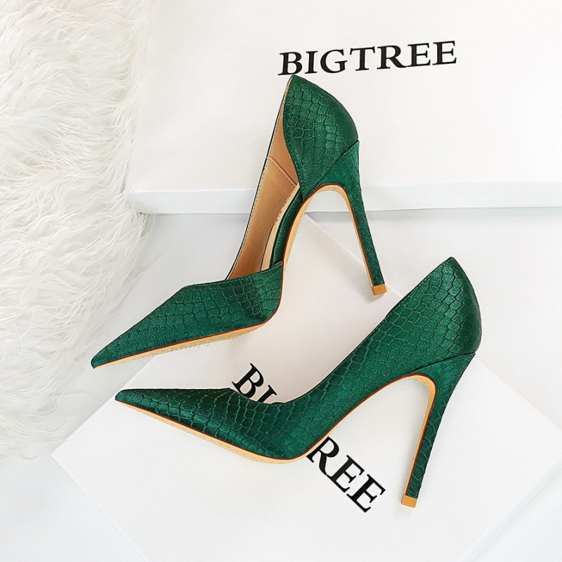 2024新款高跟鞋女时尚性感宴会细跟超高跟浅口侧镂空蛇纹绸缎单鞋