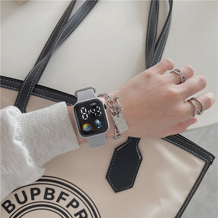 Astronautas estudiantes reloj deportivo multifuncional hombre y mujer luz nocturna LED reloj electrónico desechable fabricantes en stock