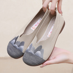 老北京布鞋女夏季平底繡花鞋休閒中老年人單鞋透氣軟底舒適媽媽鞋