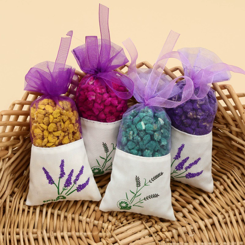 Саше из высушенных цветков лаванды в пустом пакете