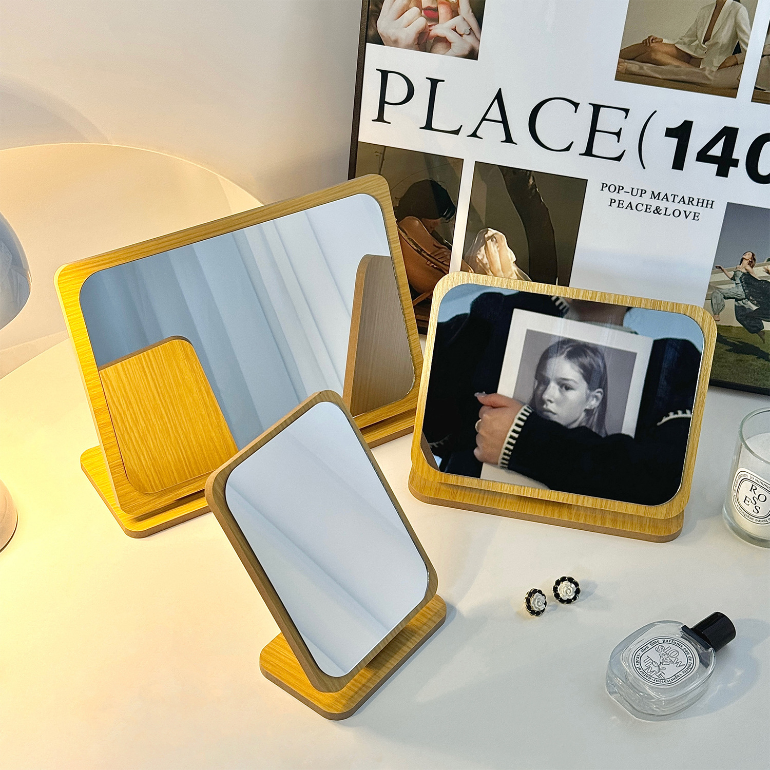 Nuevo espejo de maquillaje de escritorio grande simple HD espejo de madera plegable maquillaje de belleza de escritorio espejo al por mayor