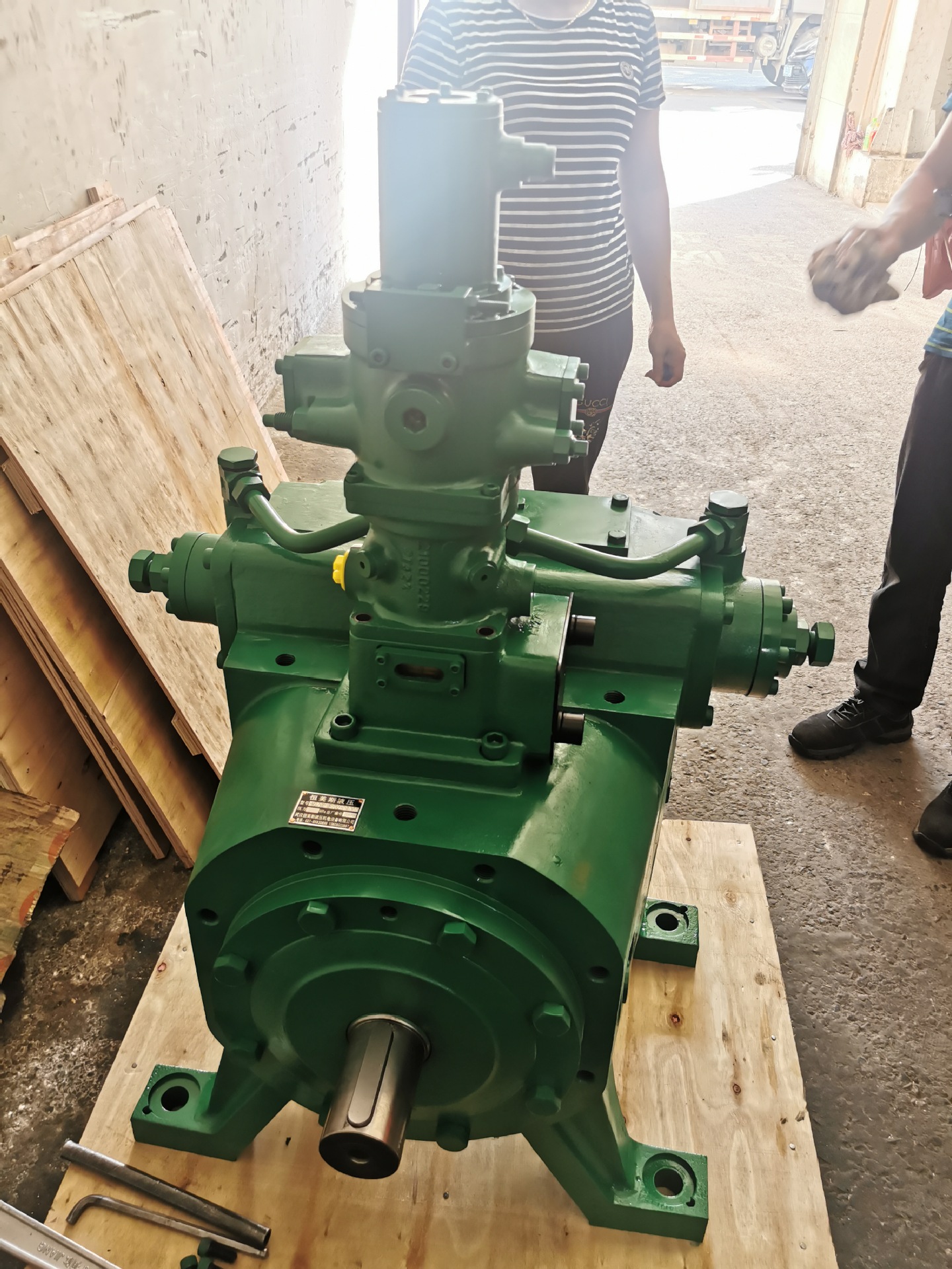 日本KAWASAKI川崎柱塞泵K3VL140/B-1NLCM-L0