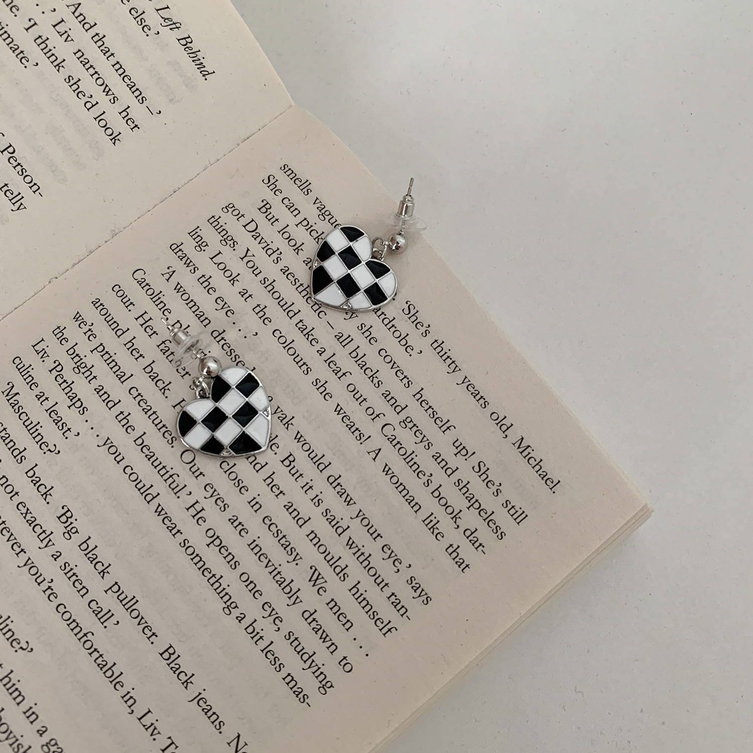 Stoving Varnish Design Korean Version Of Black And White Checkerboard Dripping Heart Earrings Female Wholesale