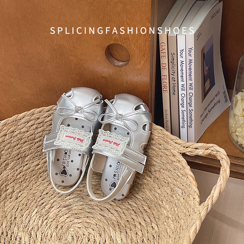Bebé dulce arco sandalias 2026 verano nuevas niñas hueco princesa zapatos de playa suaves zapatos de moda image 4