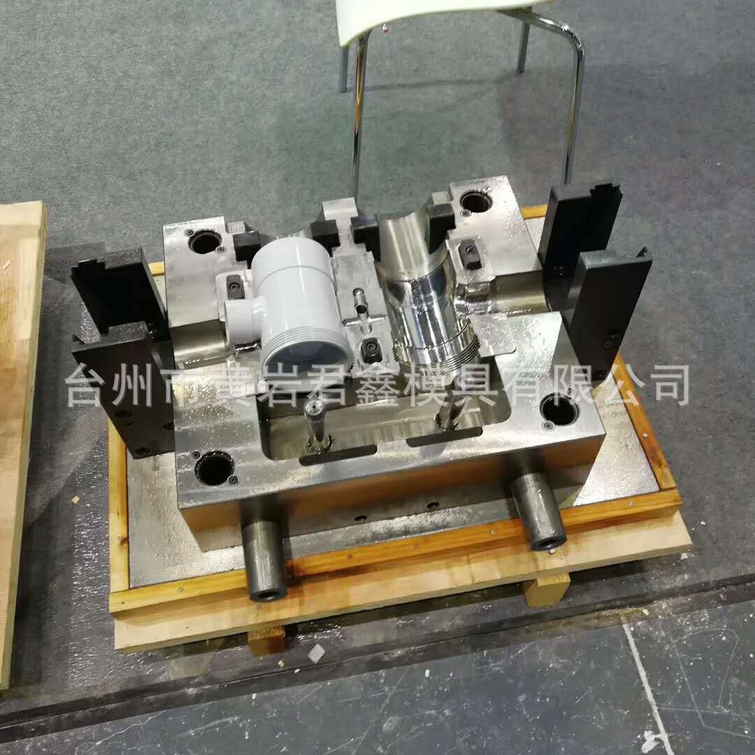 厂家专业生产四通管件模具 精密管件模具 各类管件模具加工