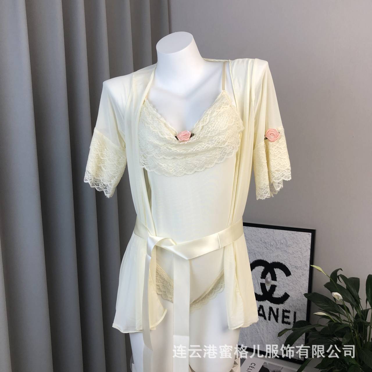 샴페인 (점프 슈트 + 코트)