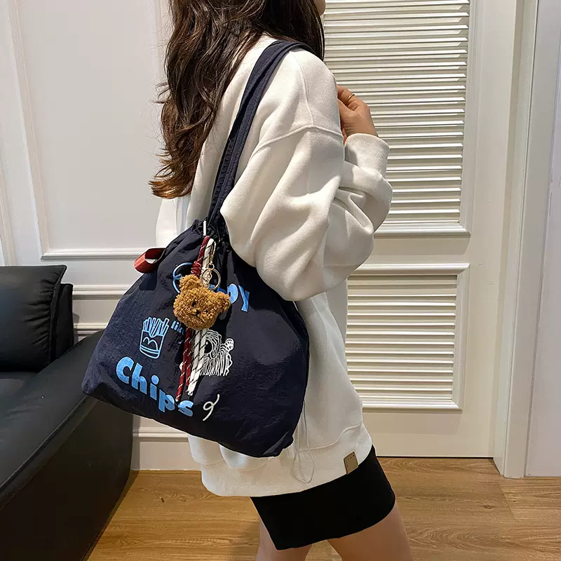 慵懒风刺绣帆布包包女2024新款潮韩国托特包学生上课大容量斜挎包