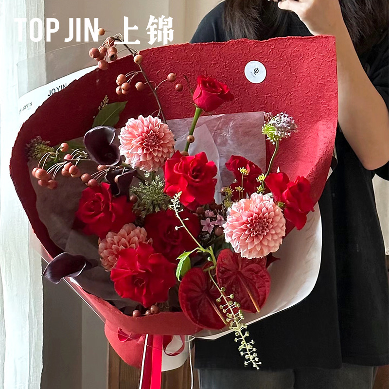 赤いシリーズの包装紙のレトロな赤い純色の紙のお祝いの花の紙の花束の雰囲気の紙の贈り物の包装|undefined