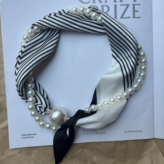 Белые полосы + жемчуг