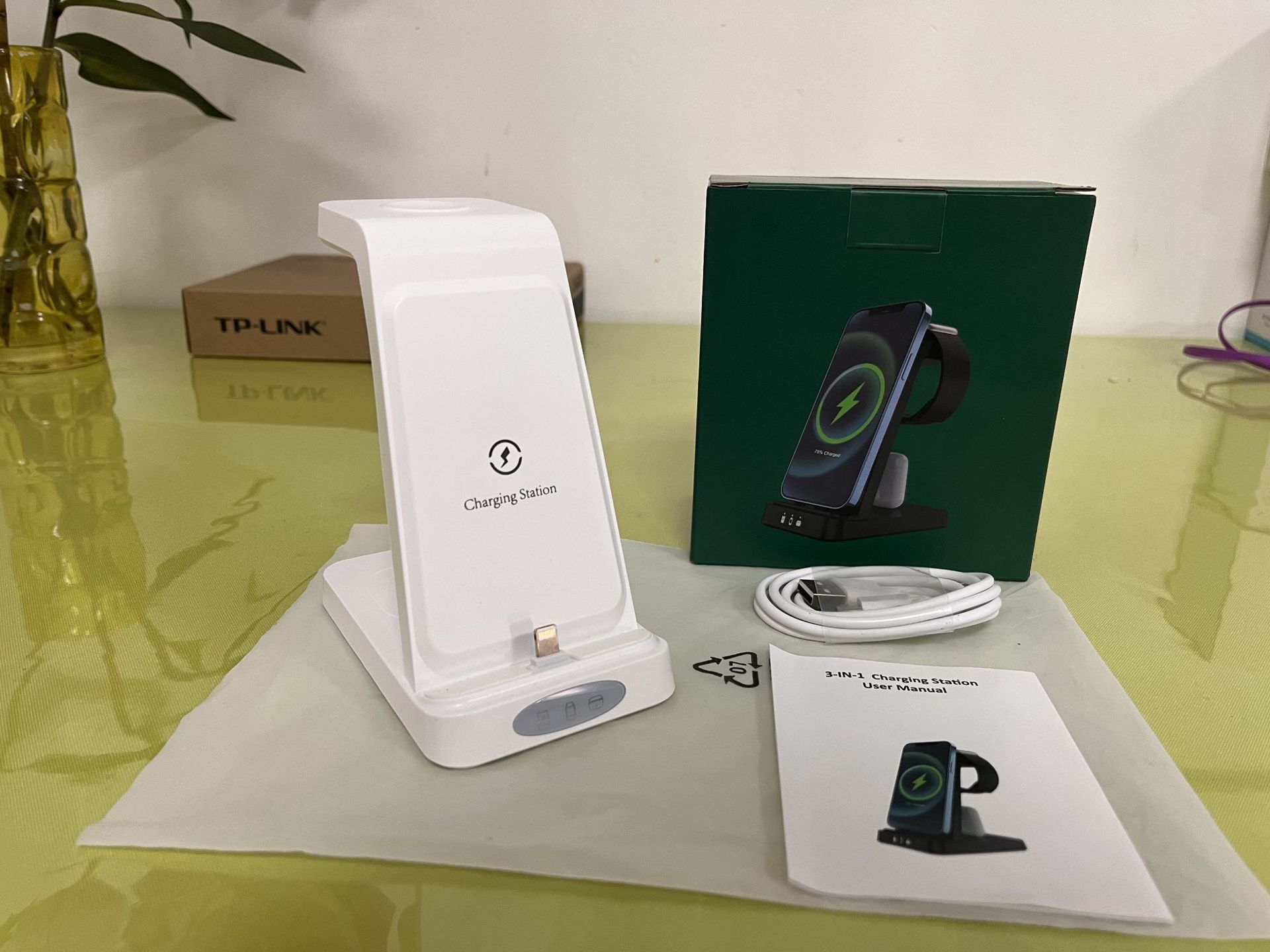 Modelo privado transfronterizo nueva versión de carga inalámbrica de tres en uno adecuada para Apple 12 13 14 soporte de teléfono móvil de carga rápida