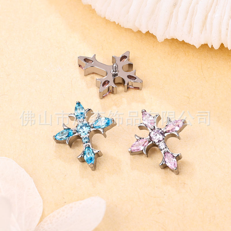 16G labret stud size and finish detail