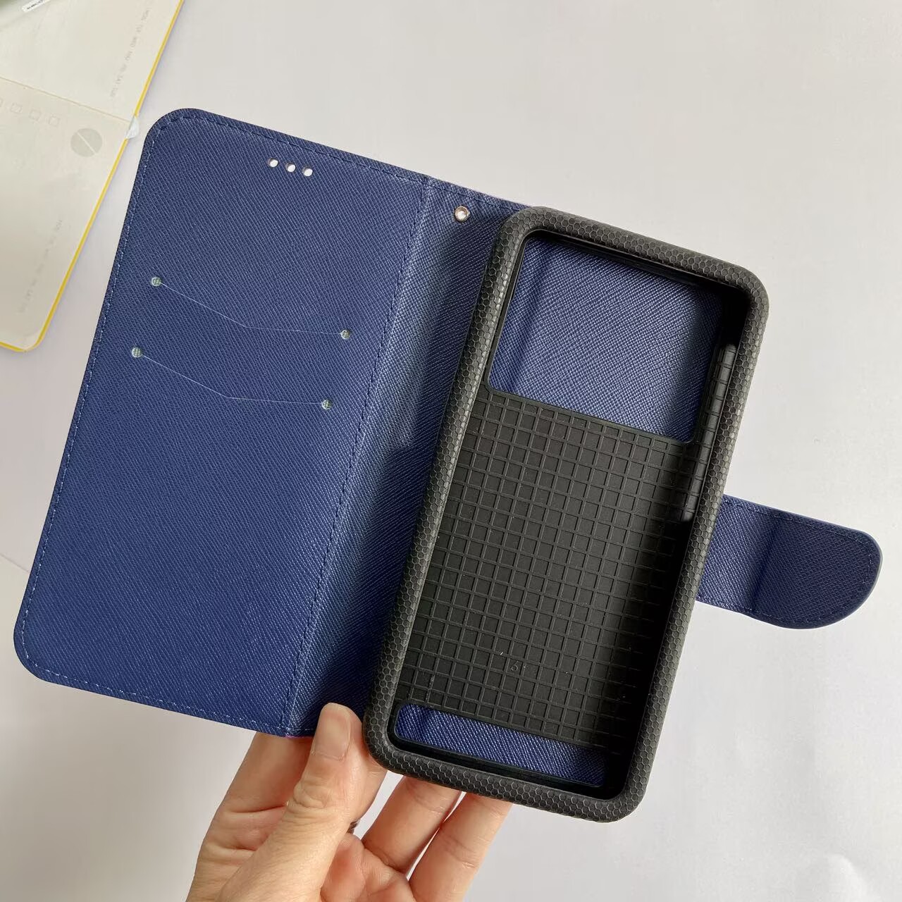 Compatible universal iphone 17, folding wallet, silicone phone case, Korean style