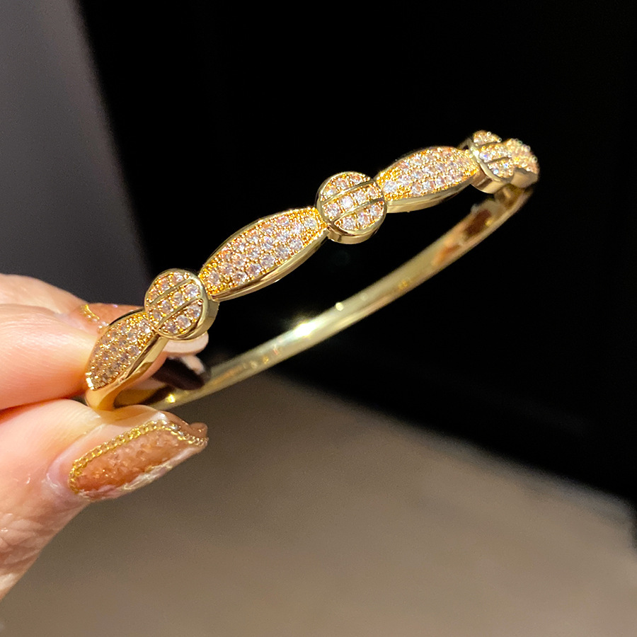 Pulsera 52 - Diamante redondo de zircon (chapado en oro real)