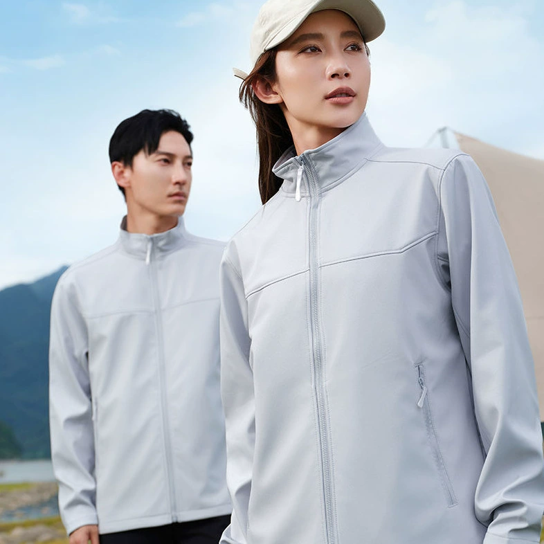 Водонепроницаемая куртка Softshell с логотипом для осени, тонкая куртка с воротником-стойкой для весенних прогулок и активного отдыха.