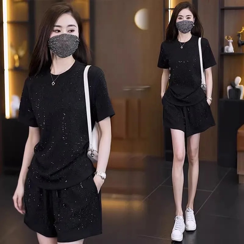 패셔너블한 핫 다이아몬드 캐주얼 스포츠 슈트 2025 여름 젊고 세련된 반팔 반바지 게으른 스타일 슬리밍 투피스 세트