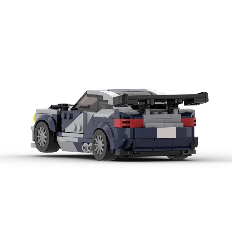 BMW M3 GTR Features