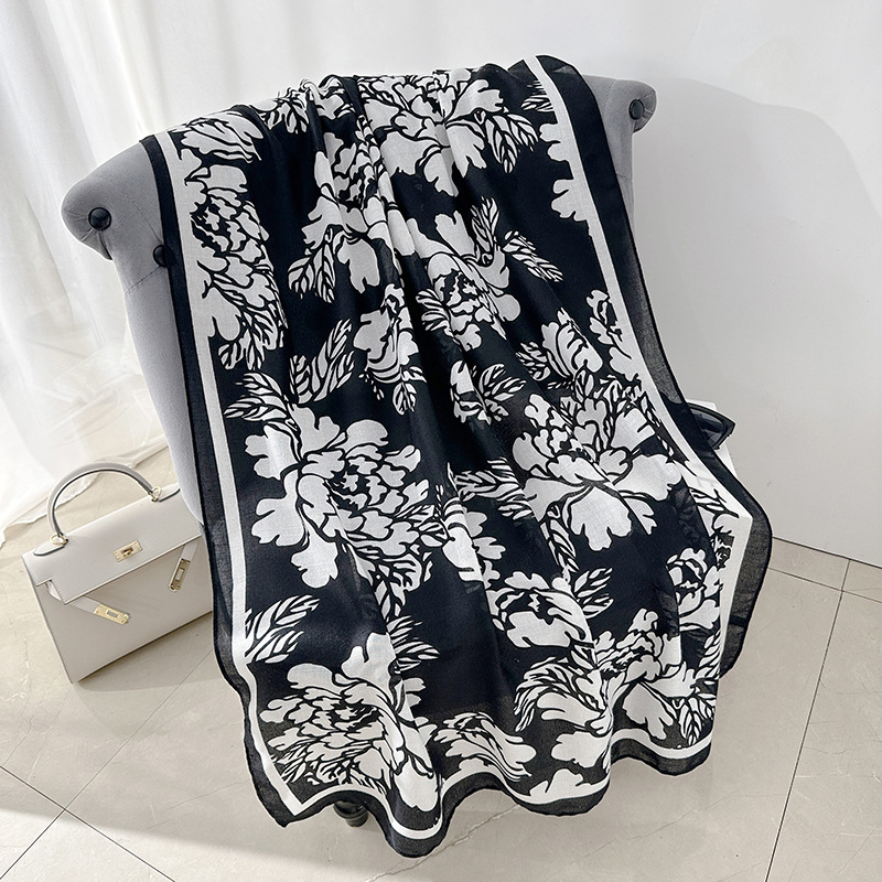 Versión coreana del diseño de moda con sentido de la bufanda de algodón y lino para mujer, temperamento retro, planta, estampado de flores, viaje con chal de moda
