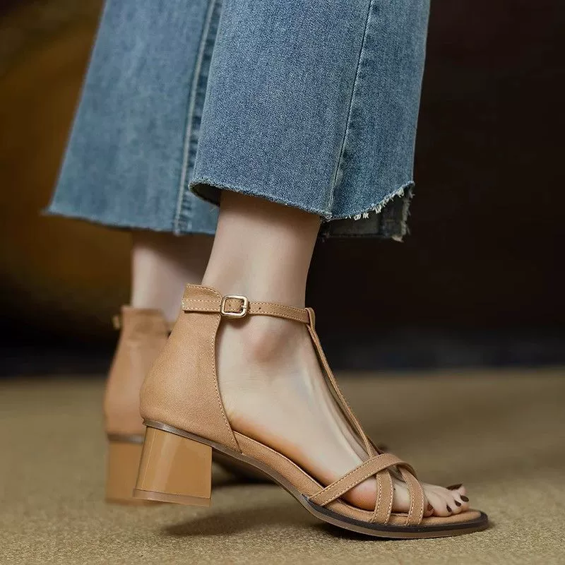 Cross-open-toe sandals new 2024 summer British mid-heel thick-heeled T-strip Roman women's shoes high-end light luxury shoes