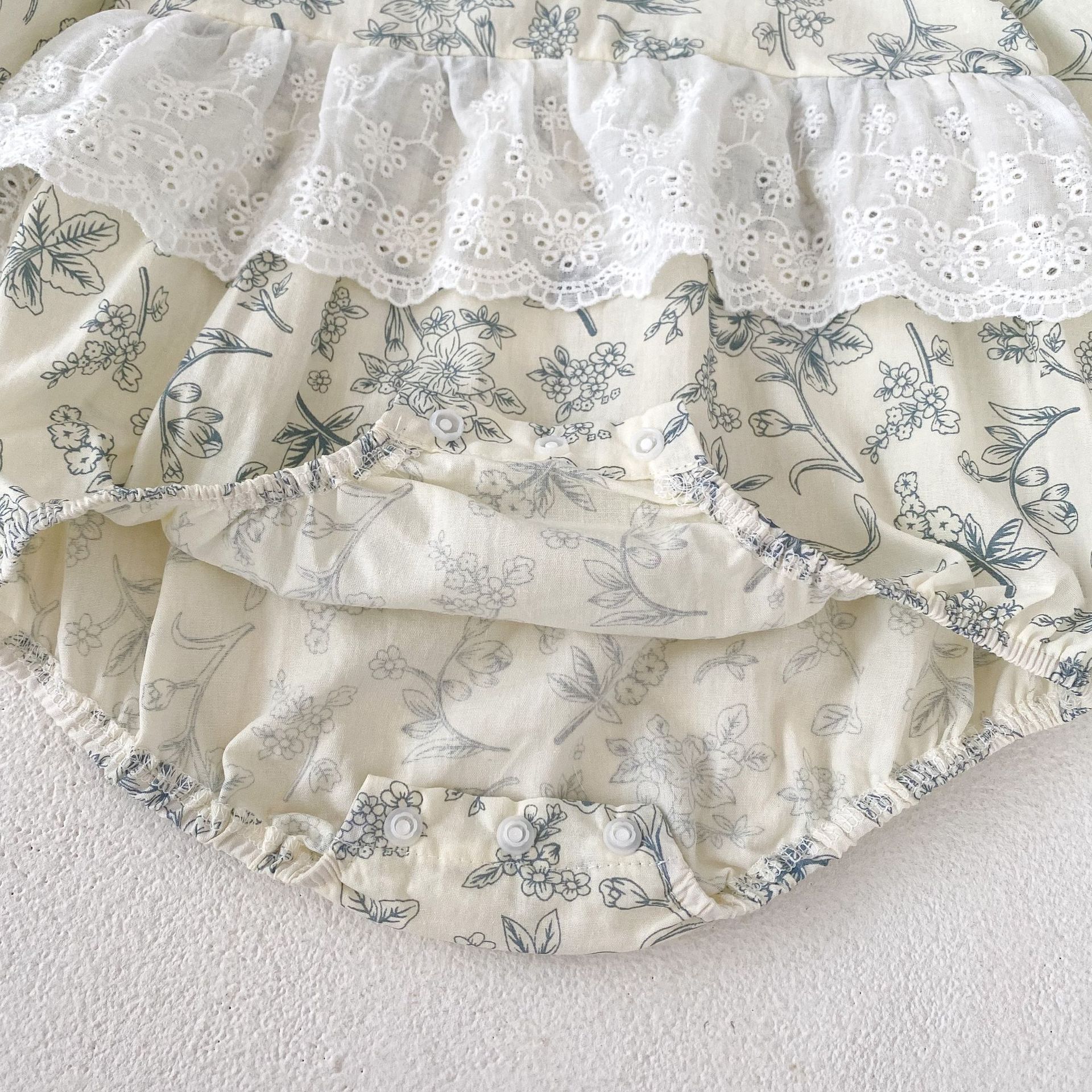 A-class cotton 2024 baby girl autumn 0-3 years old lace collar small fresh floral Ha Yi long sleeved bag fart clothes_voghion.com