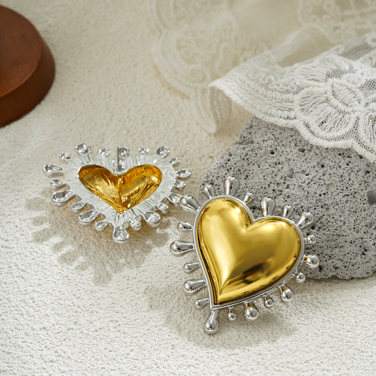 Exaggerated, Punk Style 1 Pair Exaggerated Punk Heart Shape Mixed Metal Plating Zinc Alloy Ear Studs