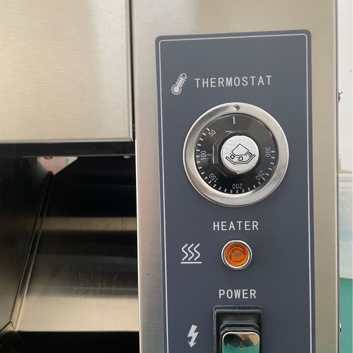Máquina de hamburguesas totalmente automática vertical máquina de tostado de orugas máquina de tostado de fletamento máquina de tostado de hamburguesas máquina de tostado de pasteles a mano equipo de embriones de pastel