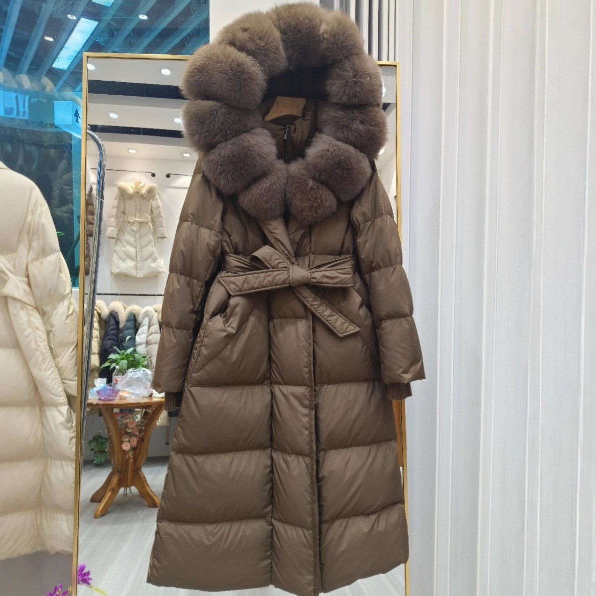 European Station 2025 New Fox Fur Collar down Jacket for Women, Mid-Length Over-The-Knee Thickened Waist-Cinching Fashion Coat Trend