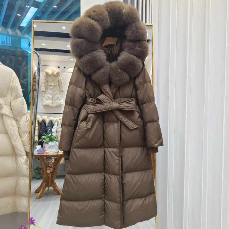 European Station 2025 New Fox Fur Collar down Jacket for Women, Mid-Length Over-The-Knee Thickened Waist-Cinching Fashion Coat Trend European Station 2025 New Fox Fur Collar down Jacket for Women, Mid-Length Over-The-Knee Thickened Waist-Cinching Fashion Coat Trend