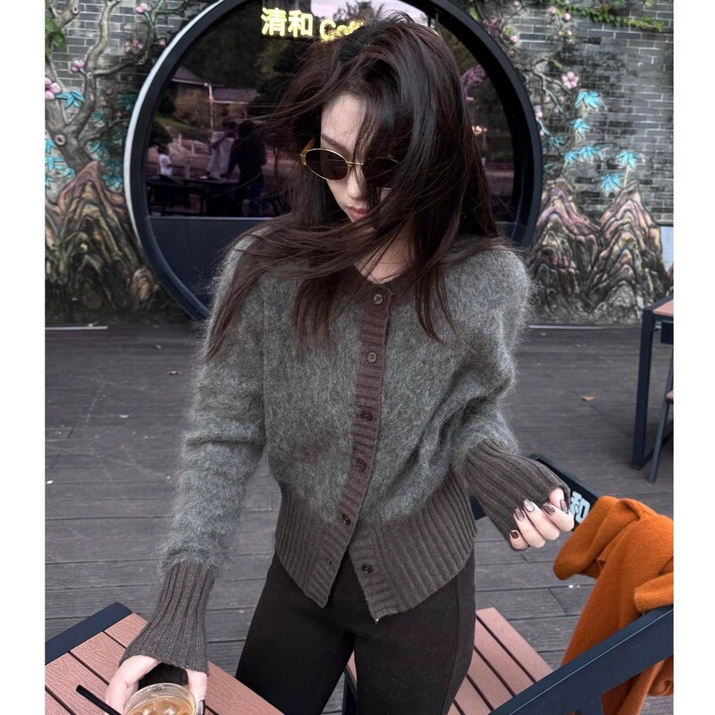 French-Style Retro Gray Patchwork Long-Sleeve Knitted Cardigan for Women, Autumn and Winter High-End Design Sweater Coat, Elegant Top