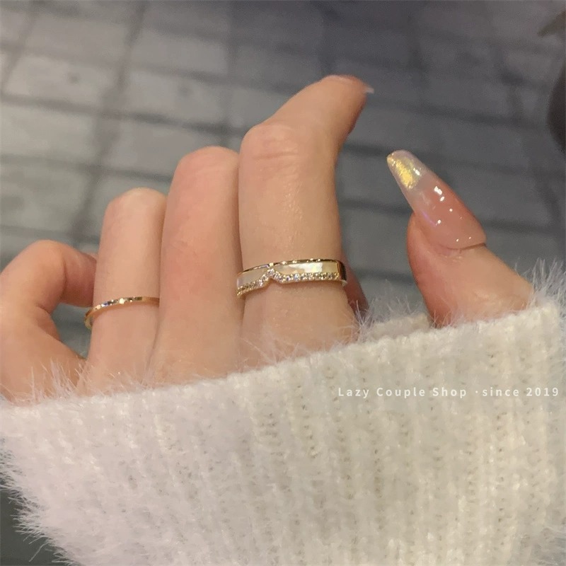 Trendige luxuriöse elegante Staperringe mit großen Buchstaben für Frauen, Nischen-High-Fashion-Ringe