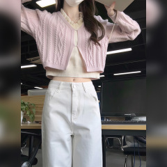 紫の透かし編みの長袖のtシャツの女性の2025年の新型の通勤の韓国系のchiのドーパミンは上着を着て現れます。