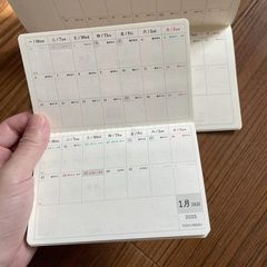 Xiaohongshuと同じ2025年ミニカレンダー手帳、勤務者チェックイン、スケジュールを便利に記録できるノート