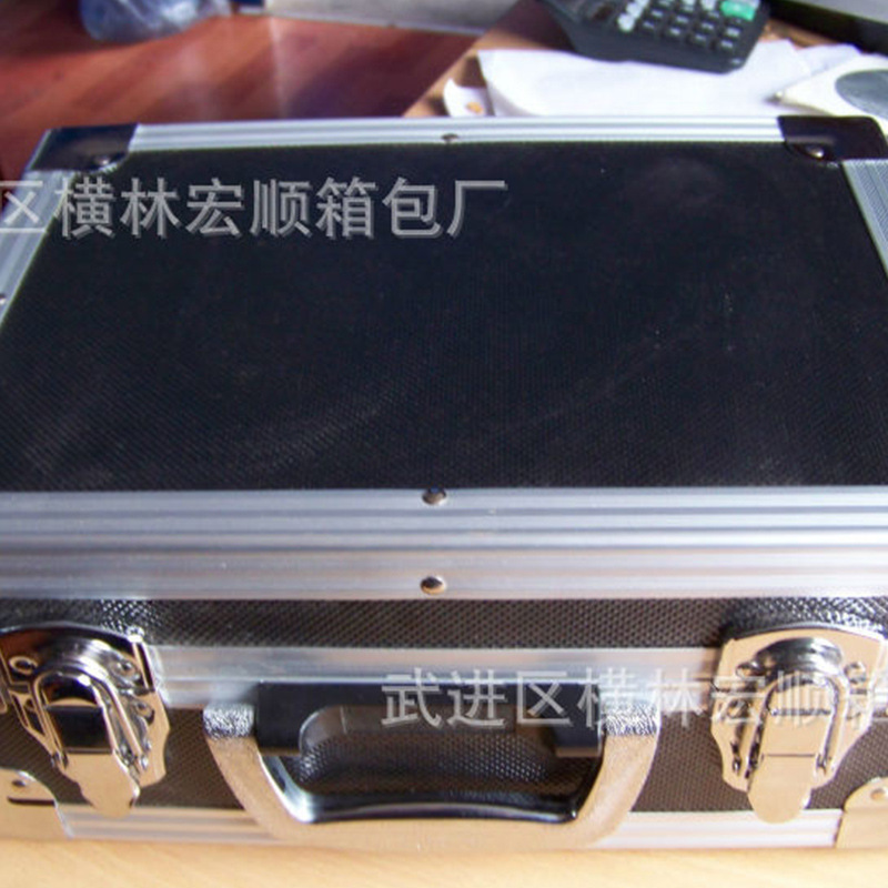 供应铝工具箱 仪器箱 铝合金拉杆箱 铝箱防震