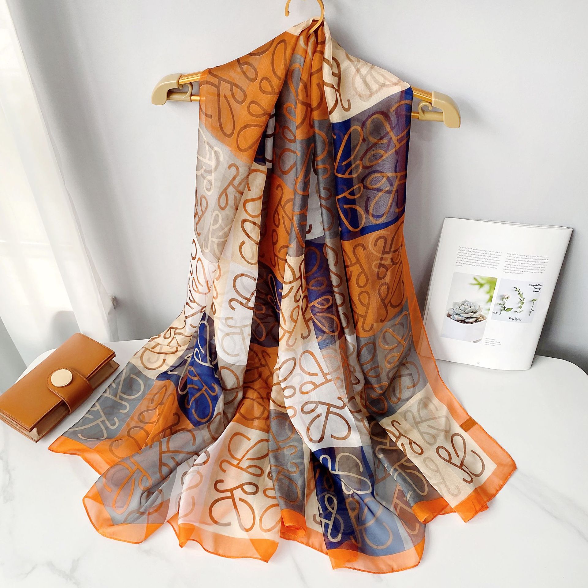 Nueva toalla de playa con estampado de lunares, bufanda de seda simple de todo fósforo de verano, chal decorativo de protección solar, toalla de playa de playa de viaje