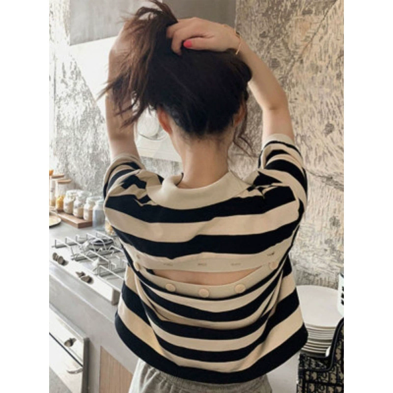 Женская полосатая футболка-поло с коротким рукавом, летний дизайн 2025 года, нишевая модель, открытая спинка, высокая талия