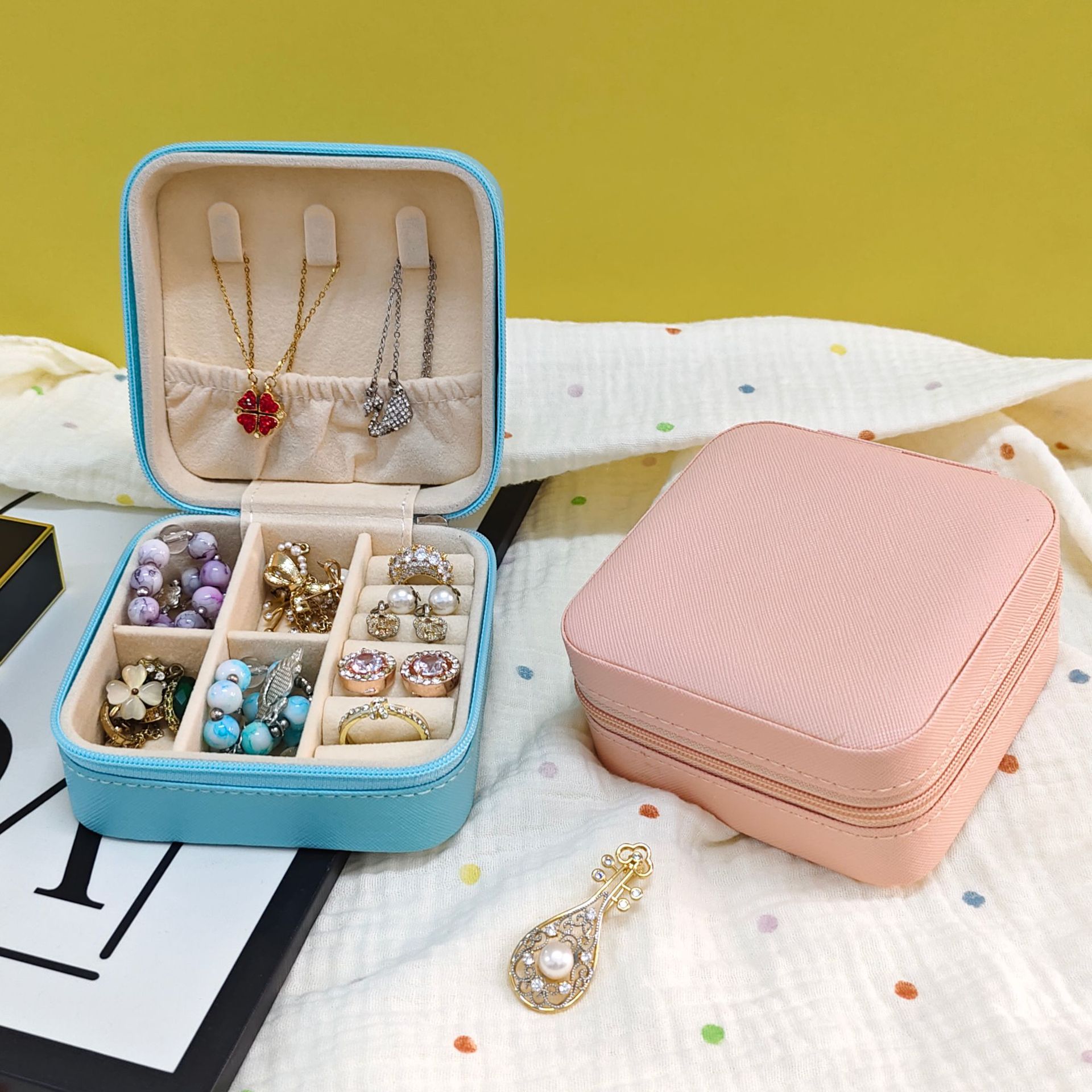 Caixa de joyería de cuero portátil para viajar caja de almacenamiento anillo collar de brazalete bolsa de joyería a prueba de polvo