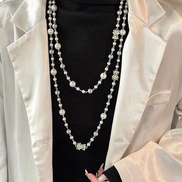 Design necklace from pearl