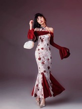 原创设计感丝绒玫瑰印花鱼尾改良旗袍一字肩新中式秋冬连衣裙长裙