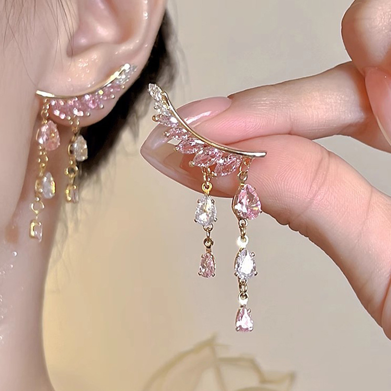 Diseño de nicho de alta gama borla larga sin orejas clip de oreja elegante estilo occidental de las mujeres cara-mirando pequeños nuevos pendientes de moda