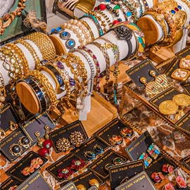 耳环;项链;手链