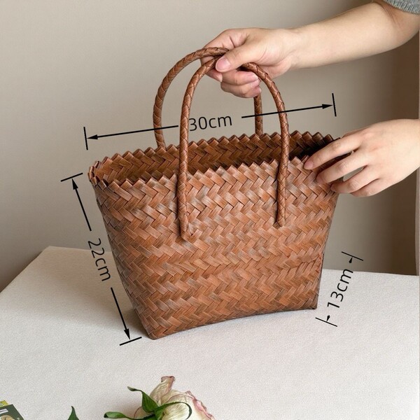 Fashionable woven purse