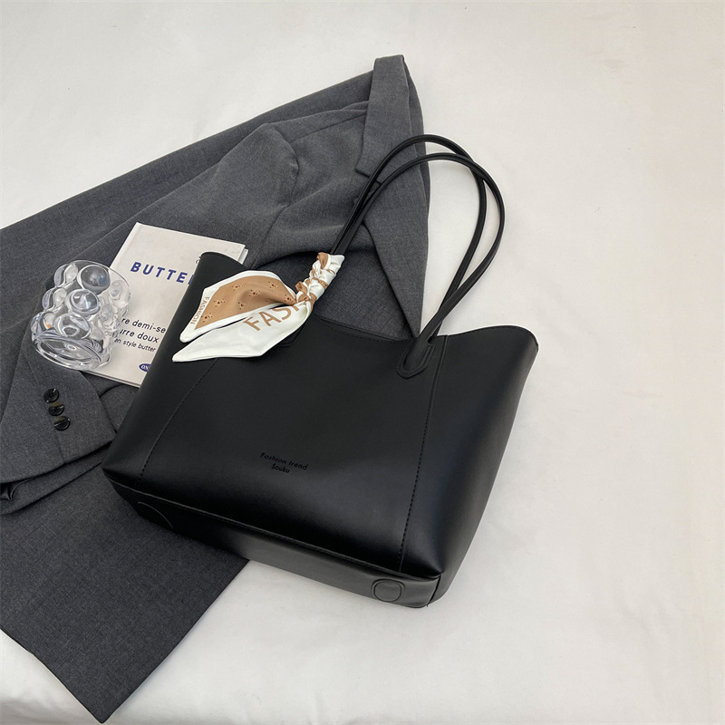 Bolsa de viaje transfronteriza de gran capacidad para mujeres 2025 nueva moda universal simple bolso de hombro axilar