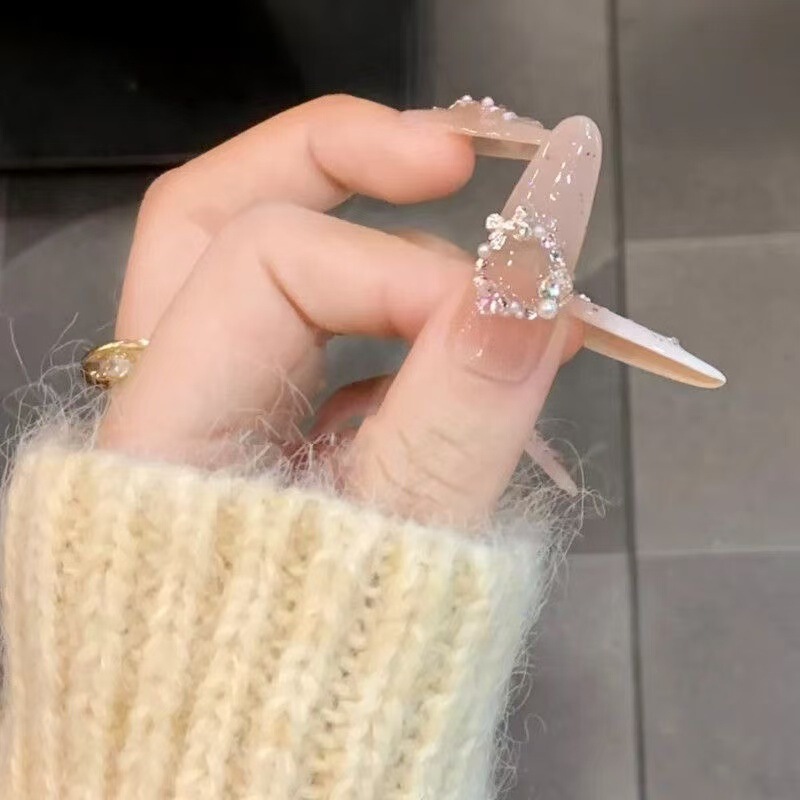 Winter Christmas Atmosphere Wreath-Style Nail Art with Sparkling Rhinestones, High-End Elegant Gentle Handmade Wearable Nails for Students, Ins Style Winter Christmas Atmosphere Wreath-Style Nail Art with Sparkling Rhinestones, High-End Elegant Gentle Handmade Wearable Nails for Students, Ins Style