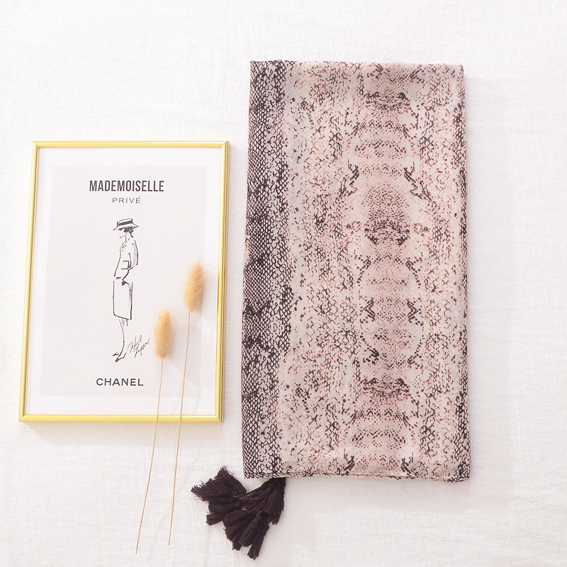 Pañuelo de seda de primavera y otoño chal de fotos de viaje para mujer Moda europea y americana clásica retro estampado de leopardo patrón de serpiente bufanda de algodón y lino