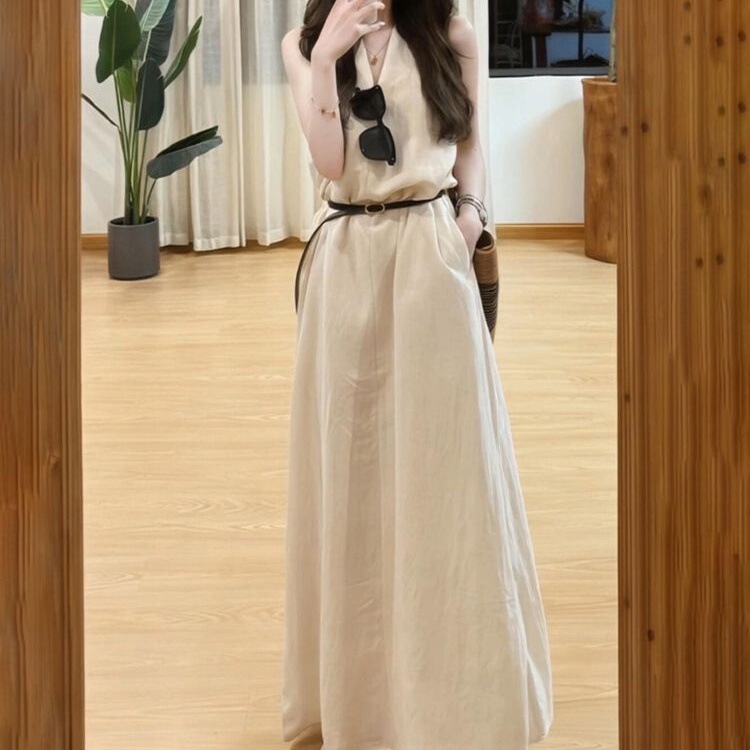French-Style V-Neck Halter Neck Sleeveless Vest Dress, Summer 2026 New High-End Seaside Vacation Mid-Length Dress French-Style V-Neck Halter Neck Sleeveless Vest Dress, Summer 2026 New High-End Seaside Vacation Mid-Length Dress