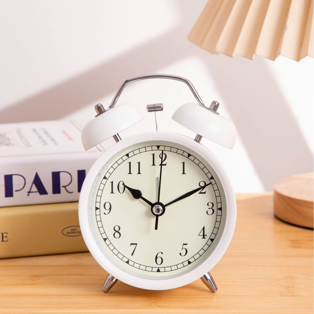 Venta directa de fábrica 3.8-pulgadas retro reloj despertador hogar pantalla luz ambiente de lujo reloj despertador mudo tiempo muy preciso reloj