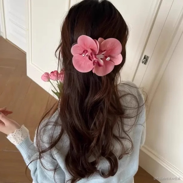 Chica caliente con flores naranjas orquídeas mariposa clips de cabello vacaciones fotos atmósfera clips de cabello