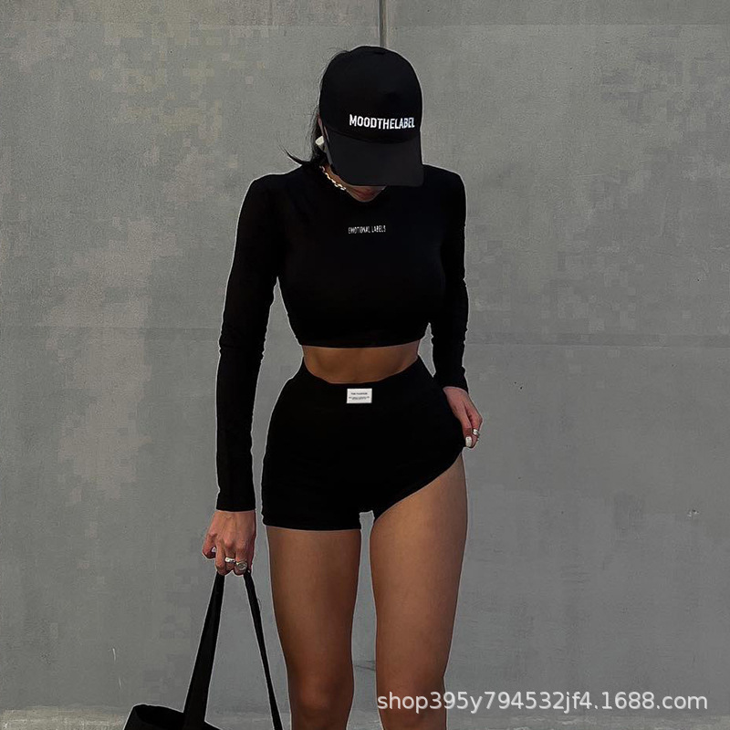 유럽과 미국의 봄과 여름 라운드 넥 긴 반팔 3 점 반바지 2 종 세트 여성 패션 스포츠 올 매치 세트