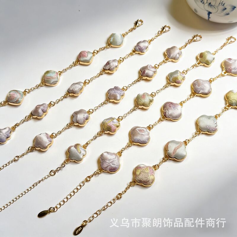 Oriental Aesthetic Four-Leaf Clover Small Square Song Brocade Bracelet New Chinese Style Fresh and Simple Hand Jewelry Accessories Finished Product Wholesale Oriental Aesthetic Four-Leaf Clover Small Square Song Brocade Bracelet New Chinese Style Fresh and Simple Hand Jewelry Accessories Finished Product Wholesale